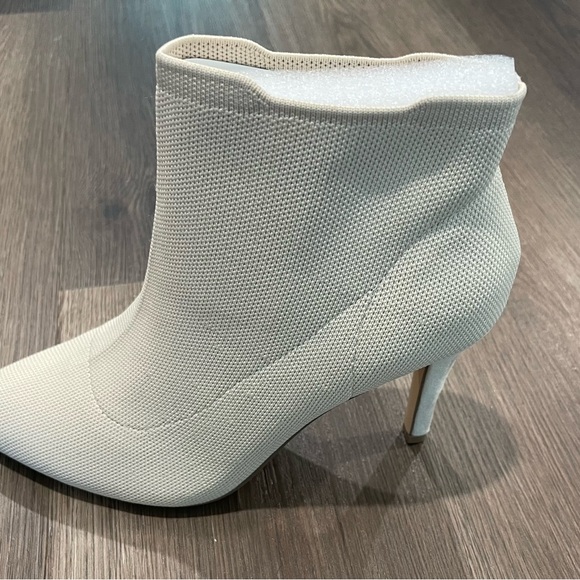 CUSHIONAIRE Genie Dress Booties - Picture 2 of 6